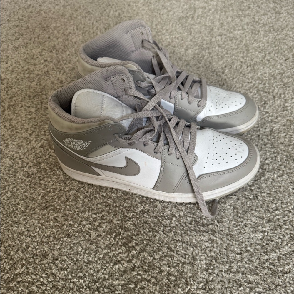 Nike Jordan 1 Mid in Linen